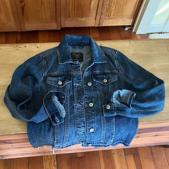 Abercrombie & Fitch Jackets & Blazers - EUC ABERCROMBIE & FITCH FITTED DARK DISTRESSED DENIM JAKCET SIZE S